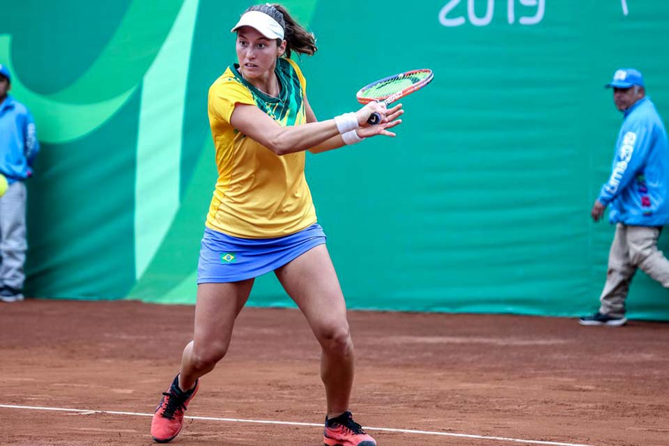 Brasileira estreia com vitória nas duplas no WTA de Lexington, nos EUA