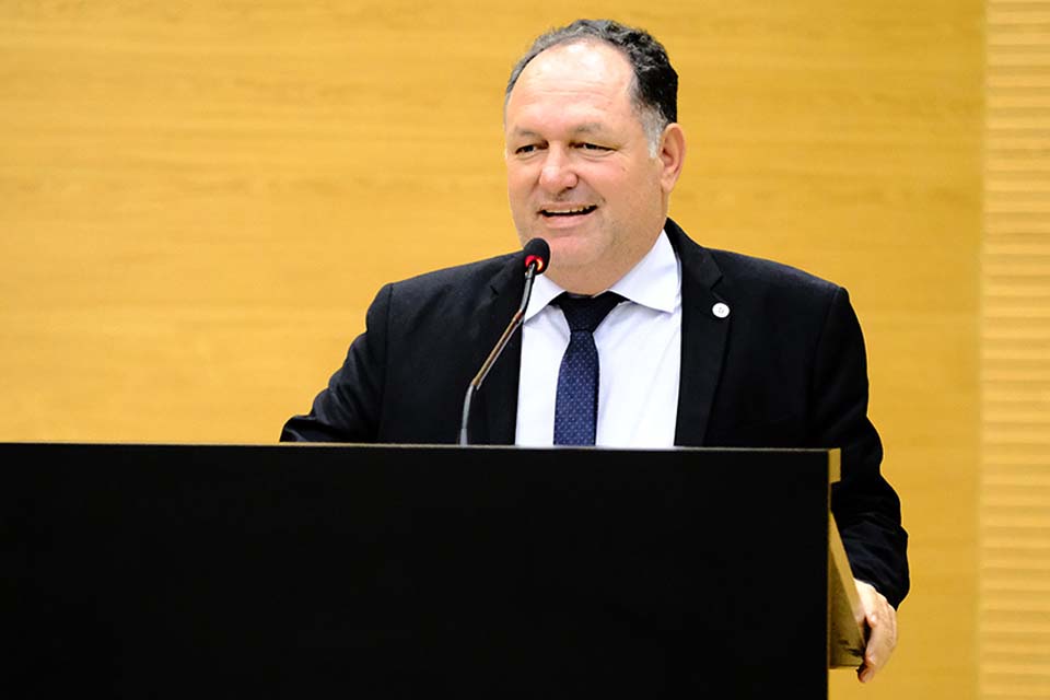 Deputado Pedro Fernandes entrega 20 fardamentos para Brigada Voluntária de Campo Novo de Rondônia