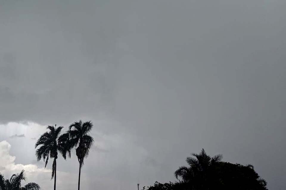 Sistema de baixa pressão deve provocar pancadas de chuva e trovoadas em Rondônia nesta sexta-feira