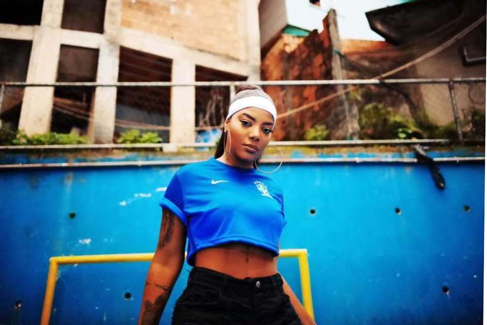 Ludmilla grava clipe de “Rainha da Favela” na Rocinha, no RJ