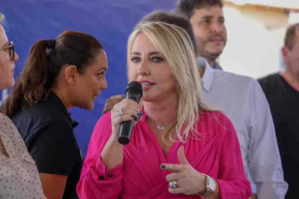 Ieda Chaves prestigia evento de assinatura da Ordem de Serviço para construção de escola em Porto Velho