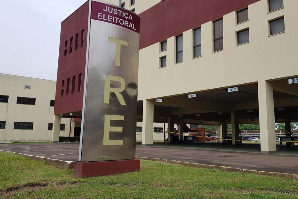 TRE de Rondônia manda Marcos Rogério tirar bandeiras nos canteiros da Cahúla e Jorge Teixeira na Capital