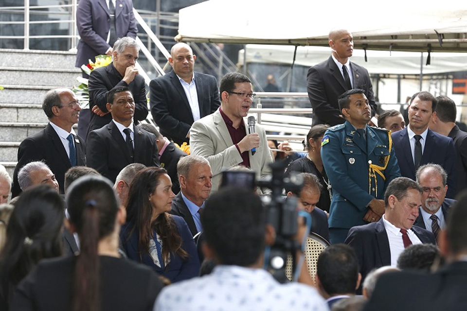 Governador diz que é amigo de todos os deputados e garante não influir na disputa pela Presidência da nova Assembleia de Rondônia