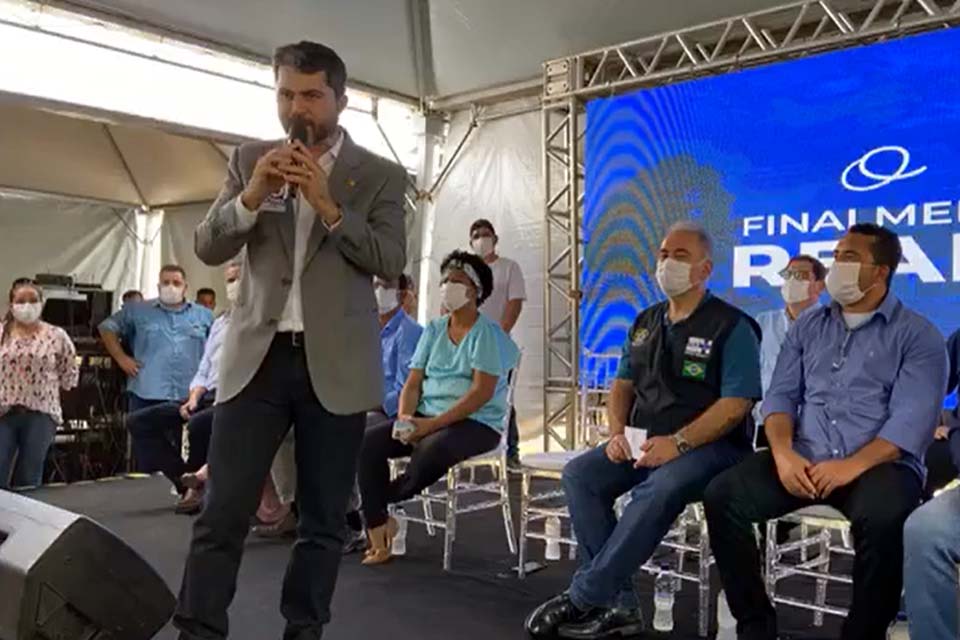 Durante evento em Rondônia, Marcos Rogério diz que Bolsonaro não se vacinou porque tem “saúde diferenciada”