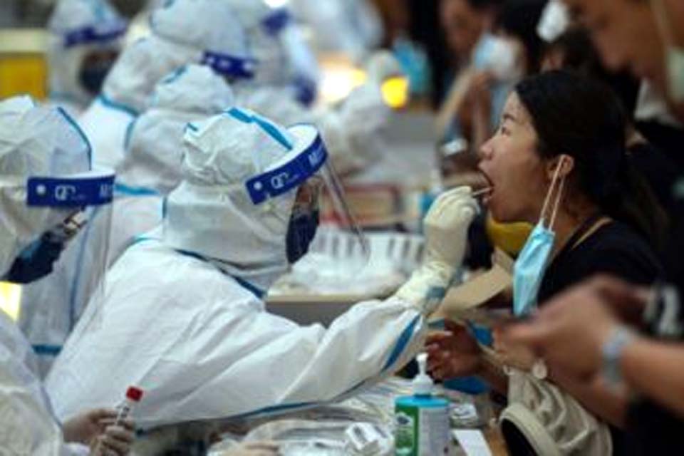 Covid-19: China não relata novos casos locais pela 1ª vez desde julho