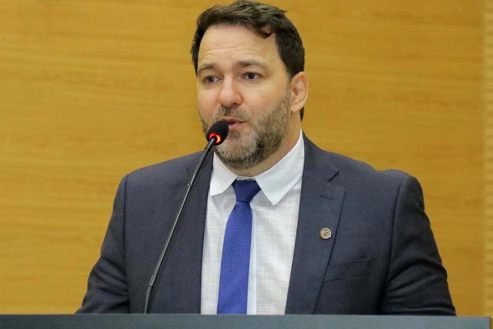 Deputado Alex Redano cobra providência sobre queda de energia no município de Ariquemes