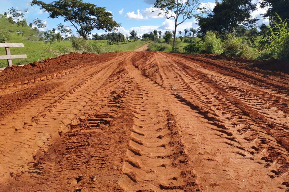 DER executa obras de emergência em trechos da Rodovia 405