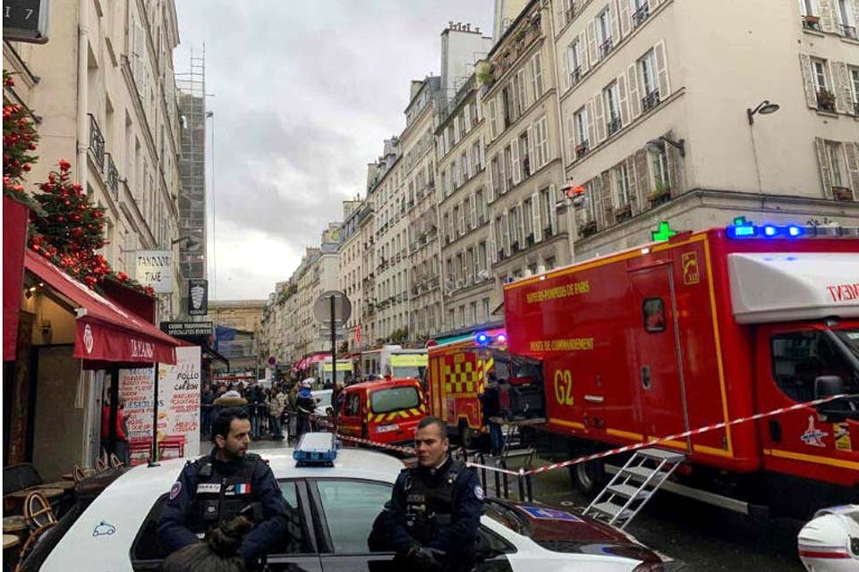 Multidão presta homenagem aos curdos mortos em ataque racista em Paris