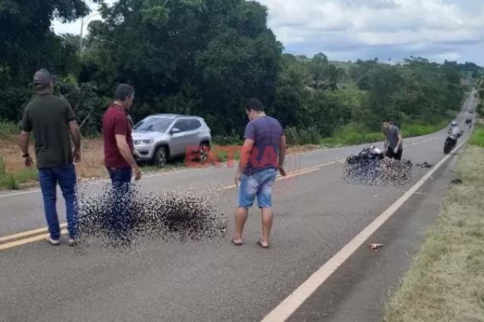 Colisão entre moto e carro deixa um morto e casal em estado grave