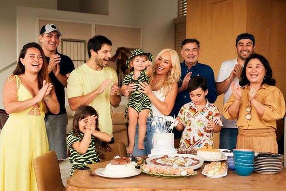 Sabrina Sato e Duda Nagle reúnem a família para celebrar aniversário de dois anos de Zoe