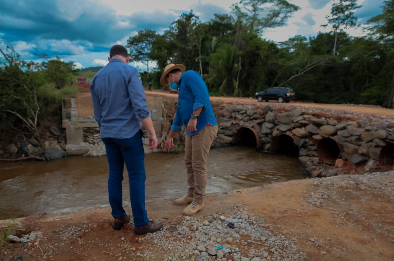 Marcos Rocha confere o início da construção de nova ponte sobre o rio Ubirajara na RO-463 que liga Jaru a Governador Jorge Teixeira