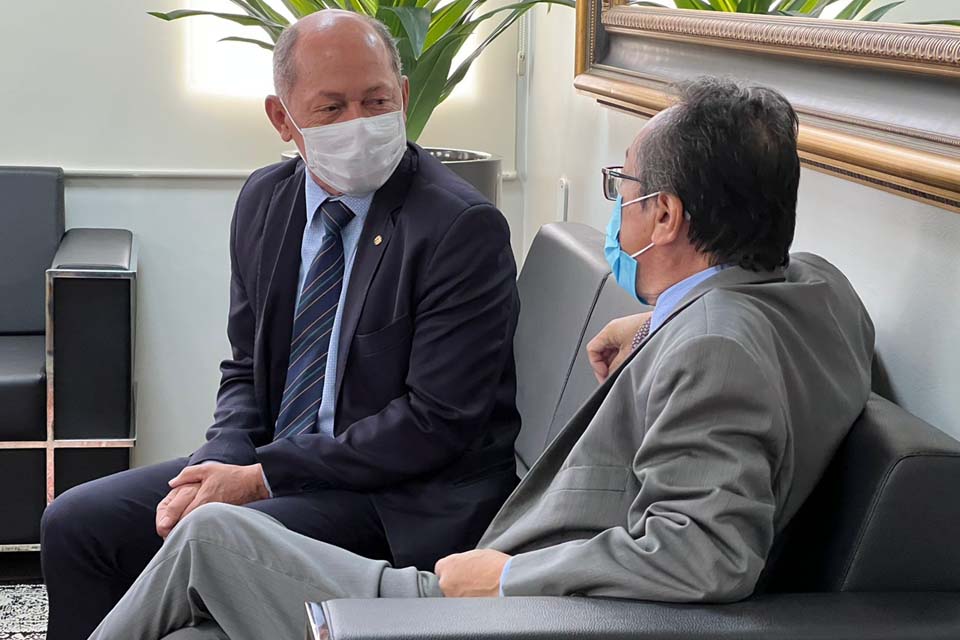 Deputado Coronel Chrisóstomo se reúne com presidente do TRE de Rondônia desembargador Paulo Kiyochi Mori