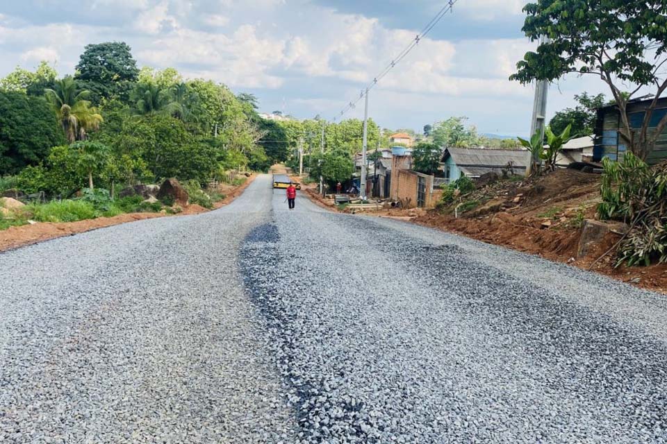 Rua Castelo Branco entre Castro Alves e Dom Pedro I no setor 6 também é contemplada com asfalto novo