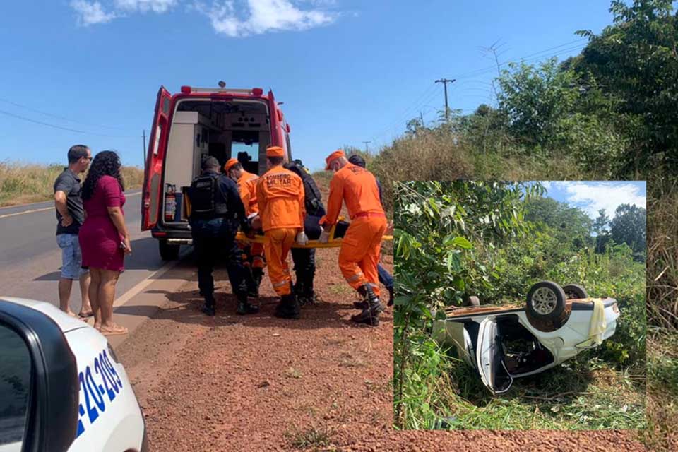 Quatro pessoas são socorridas após carro capotar na RO 010