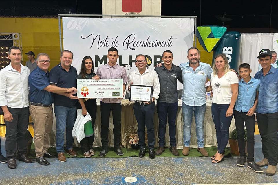 Deputado Cirone Deiró destaca a importância da cafeicultura durante premiação em Nova Brasilândia do Oeste