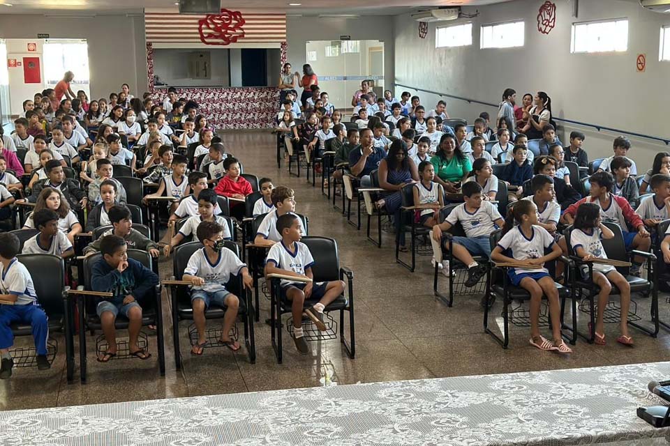 Sanerom apresenta ciclo de palestras nas escolas sobre coleta seletiva de lixo 