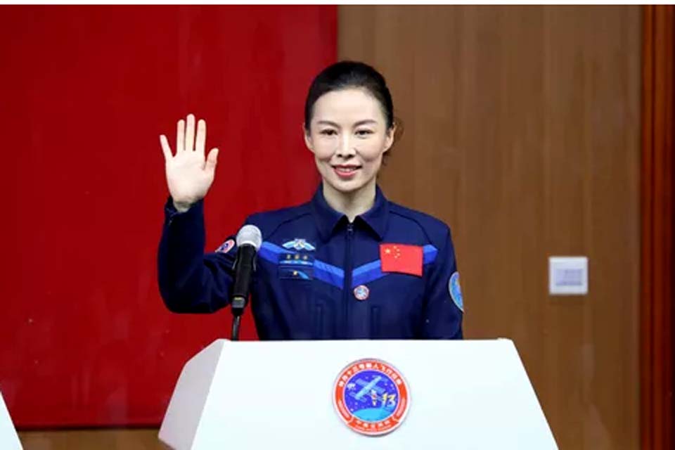 Wang Yaping é primeira astronauta chinesa a fazer caminhada espacial