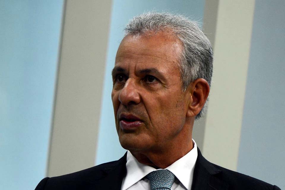 Polícia Federal adia depoimento do ex-ministro de Minas e Energia