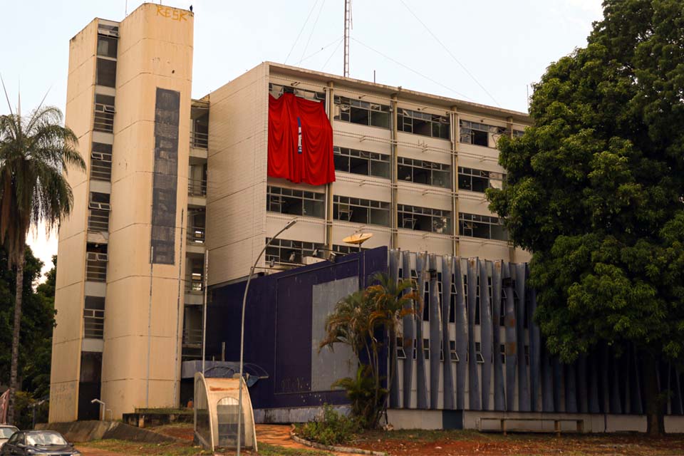 Famílias ocupam prédio da União em Brasília pedindo reforma urbana