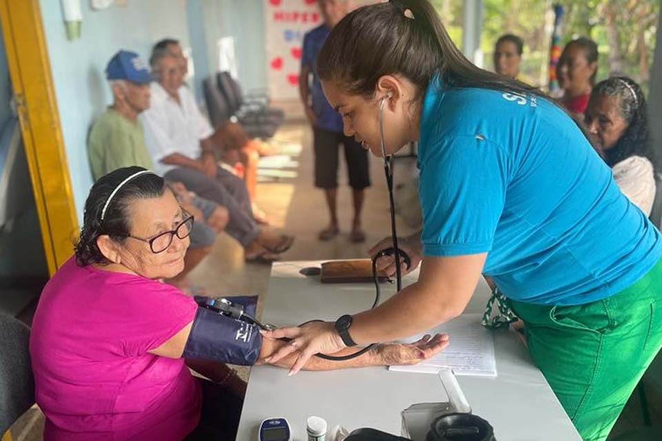 Moradores do distrito de Nazaré recebem ação de cuidados com saúde através do Programa HiperDia