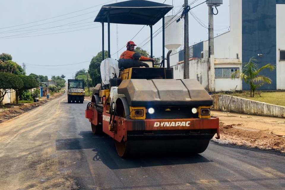 Prefeitura conclui pavimentação asfáltica em dois trechos da Rua Ceará no setor 3