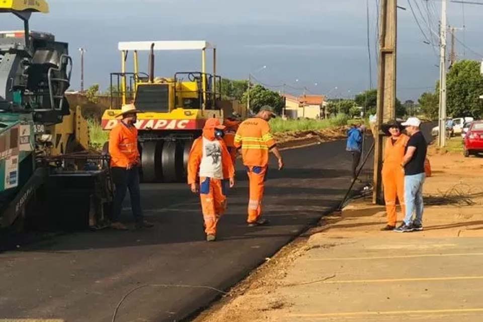 Prefeito vistoria obras de recuperação de vias públicas no município