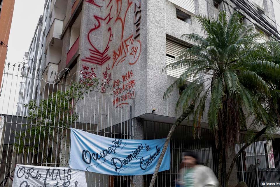 Ocupações de prédios abandonados ganham força em Porto Alegre