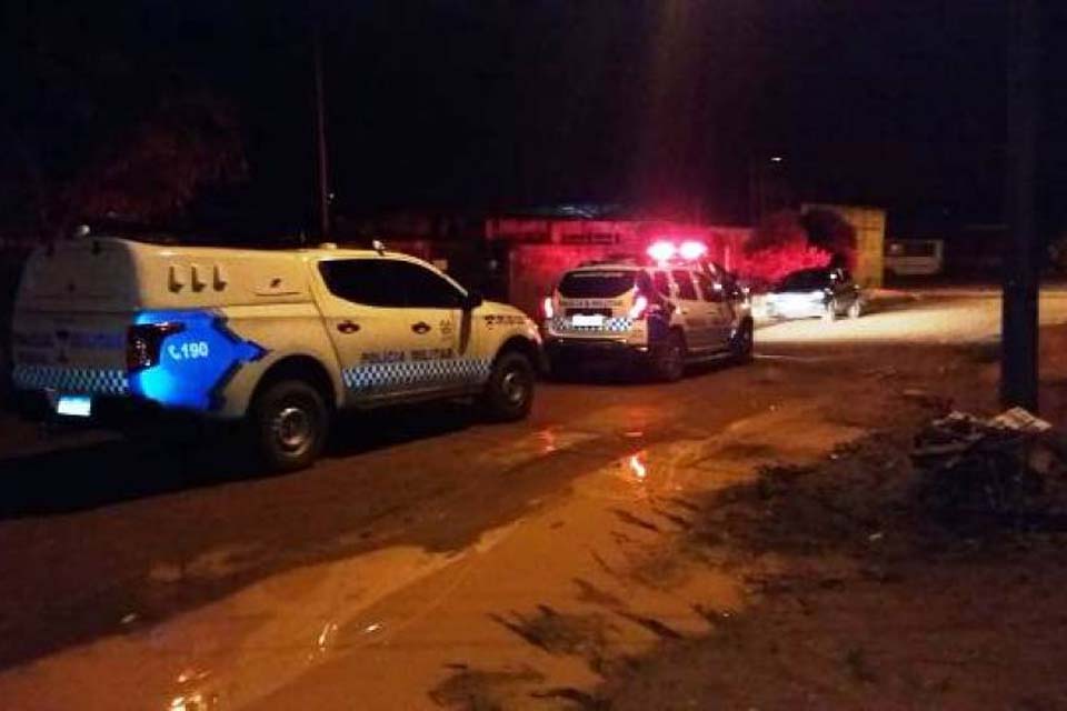 Esfaqueado e sangrando no meio da rua, homem de 33 anos implora por socorro