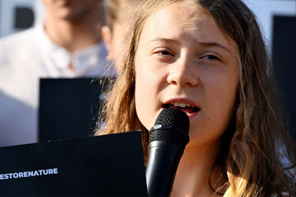 Greta Thunberg é considerada culpada e terá que pagar multa por desobedecer ordem policial durante protesto