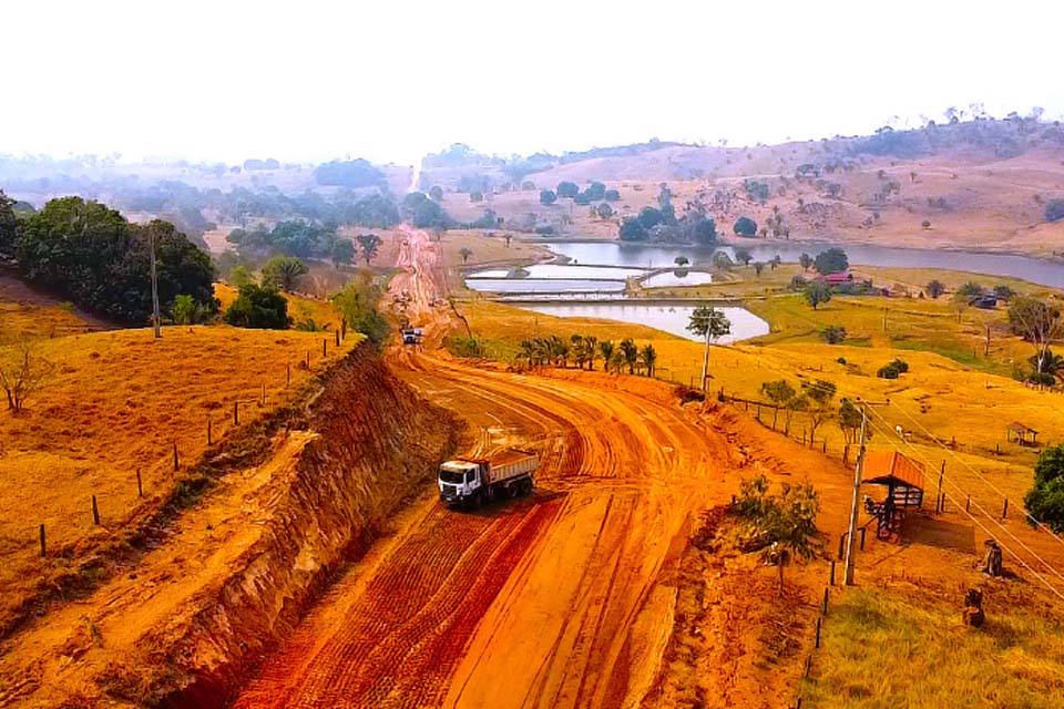 Obras de melhorias na RO-135 asseguram mobilidade e escoamento da produção na região da Zona da Mata