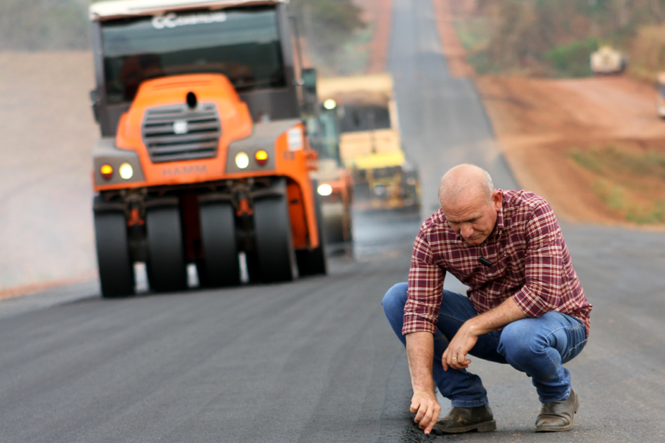 Deputado Ezequiel Neiva realiza mais uma inspeção nas obras de asfaltamento da Rodovia do Boi