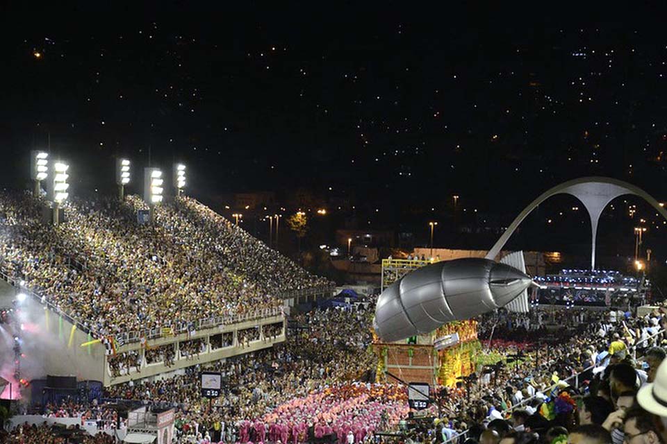 Comitê científico aprova carnaval no Rio e vacinação em crianças