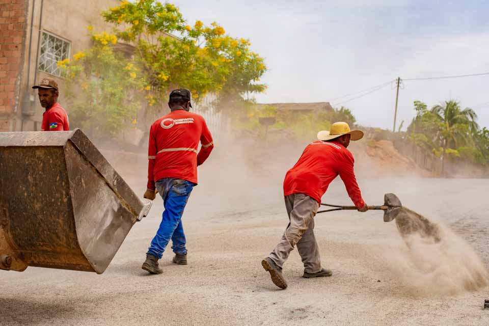 Rua Maranhão no setor 6 em Jaru é imprimada e está pronta para receber capa asfáltica