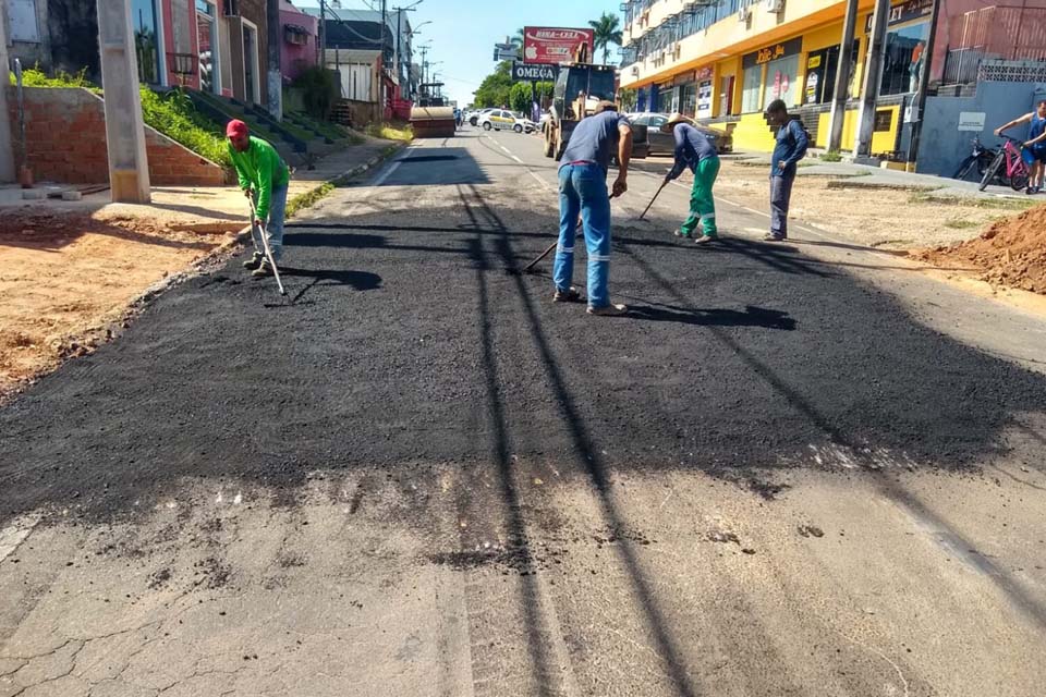 Equipes de asfalto levam melhorias a muitos pontos do município