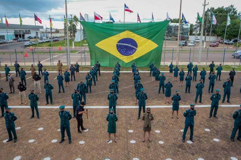Governo de Rondônia forma oficiais superiores e entrega viaturas para transporte de cães às forças policiais do Estado