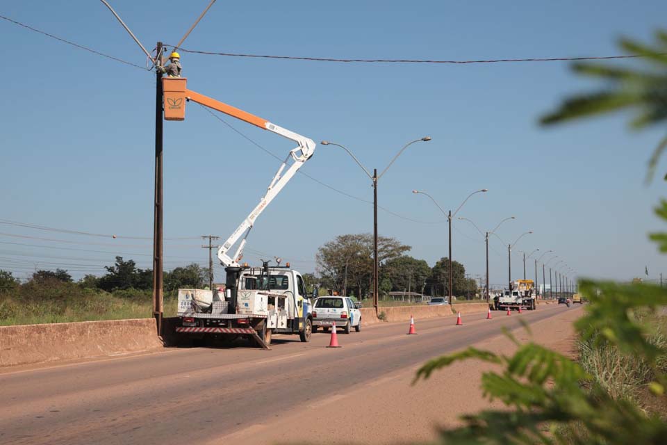 Porto Velho: Trecho da BR-364 passa por recuperação do sistema de iluminação pública