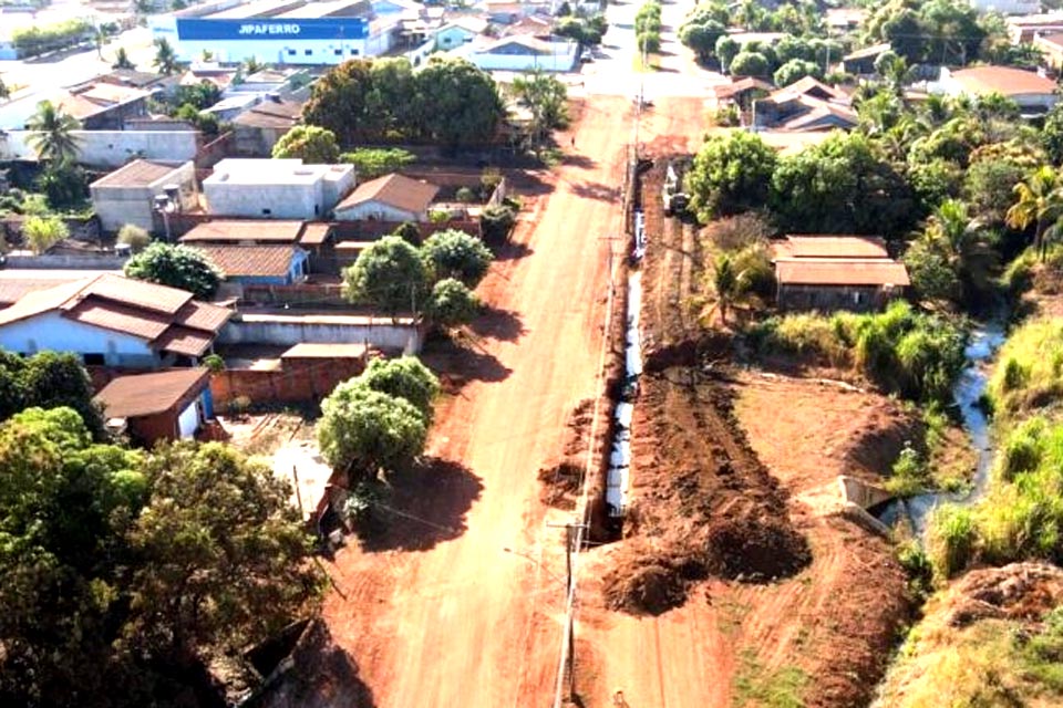 Prefeitura realiza obras de asfaltamento na Avenida Fortaleza e na rua Corumbiara   