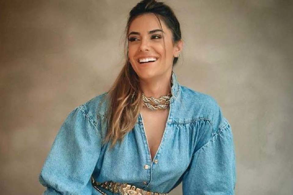 Jade Magalhães posta foto sorrindo, após separação com Luan Santana, e tranquiliza fã: “estou bem”