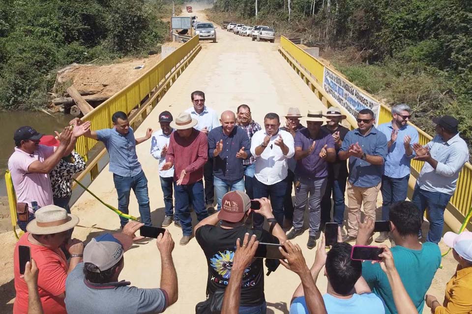 Deputado Ezequiel Neiva inaugura a primeira ponte mista em concreto e aço em Nova Dimensão