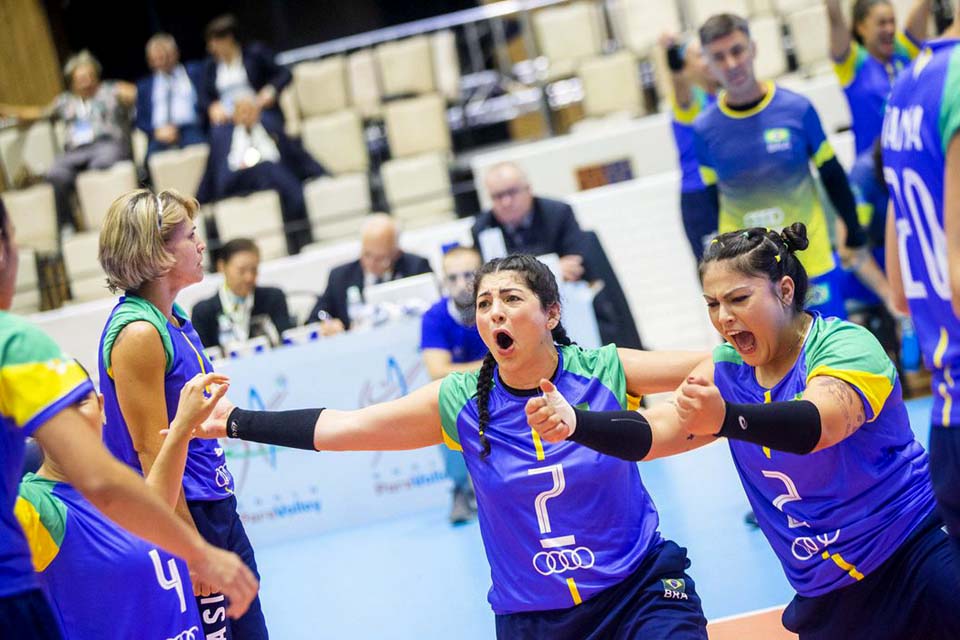 Seleção feminina conquista título mundial inédito no vôlei sentado