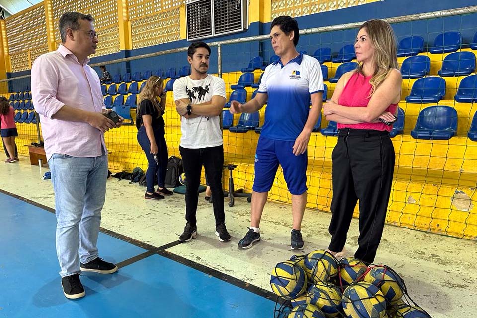 Representantes do Instituto Marcelinho Carioca visitam polos do Programa Talentos do Futuro