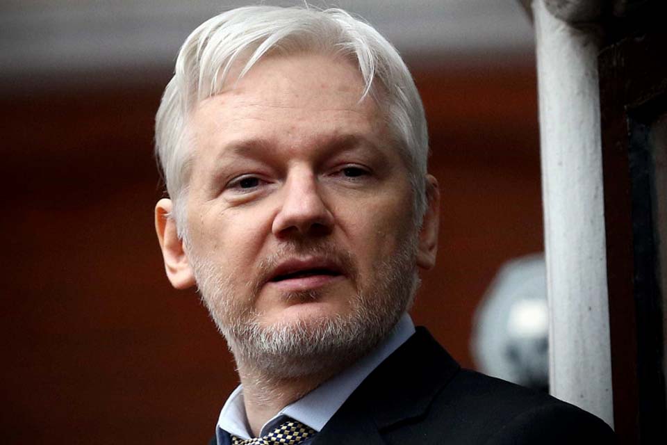 Adiada decisão de tribunal britânico sobre extradição de Assange para EUA