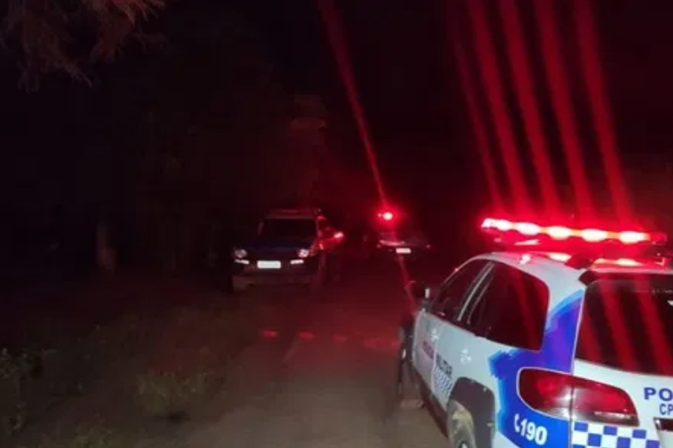 Criminosos trocam tiros com a Polícia Militar na estrada do areia branca