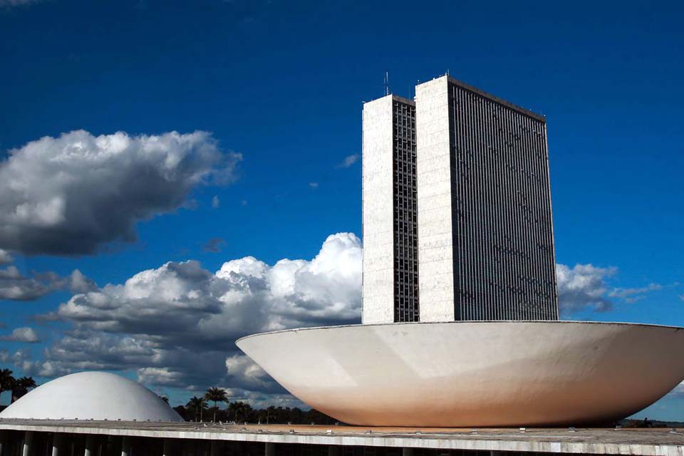 Câmara recorre ao STF para anular buscas em gabinetes de deputados