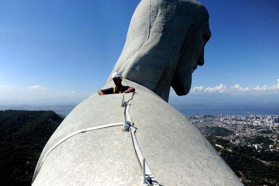 Cristo Redentor passa por desinfecção antes da reabertura no sábado