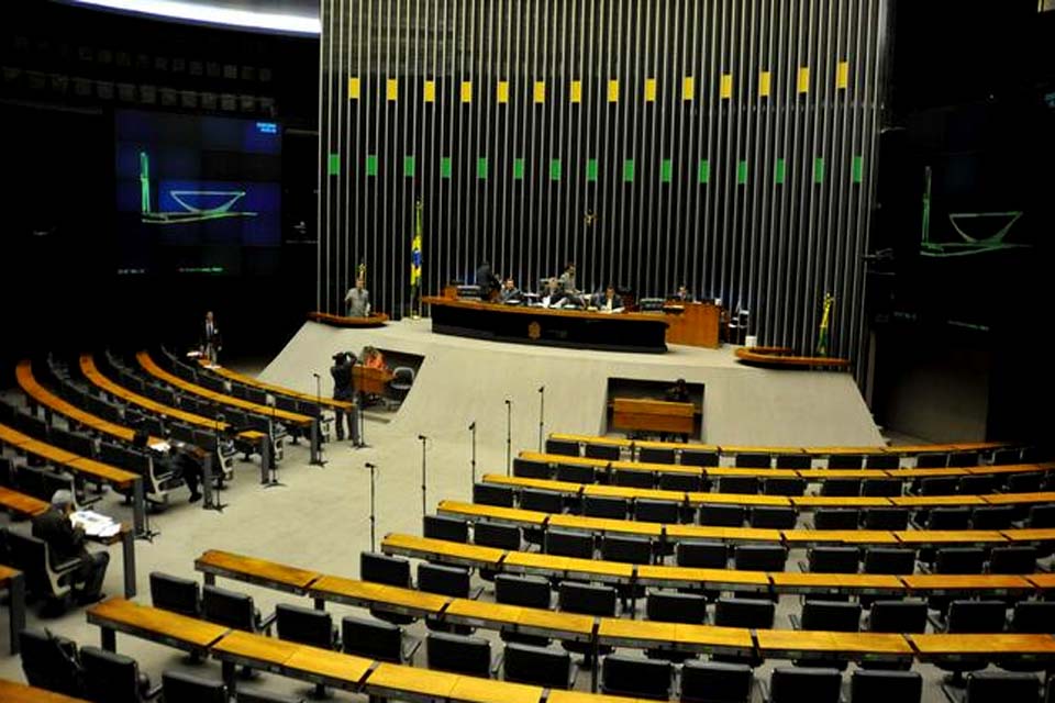 Entidades propõem reservar 50% das vagas em parlamentos para mulheres