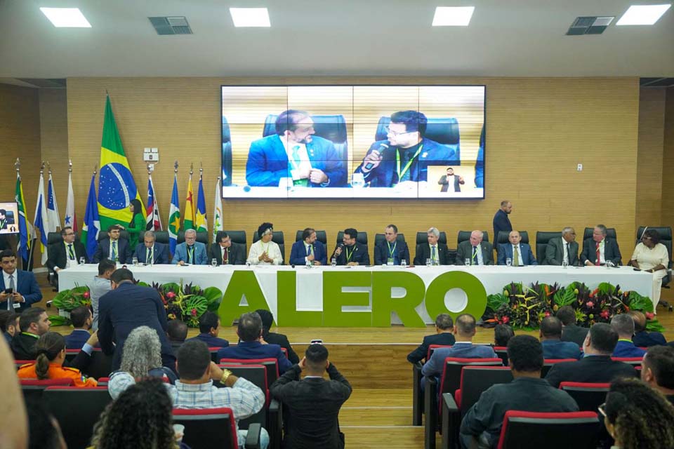 O Brasil  um projeto mal acabado; Pr-candidatos tero que refletir para escolher partido; A fora dos deputados