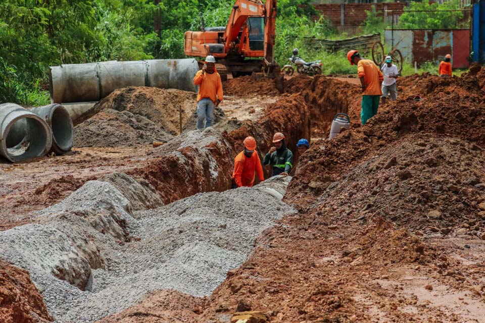 Porto Velho: Obras de drenagem e pavimentação são realizadas no bairro Cascalheira