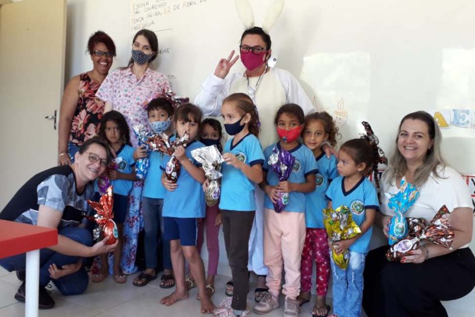 Páscoa nas escolas: tradicional distribuição de ovos de chocolate acontece nas escolas municipais 