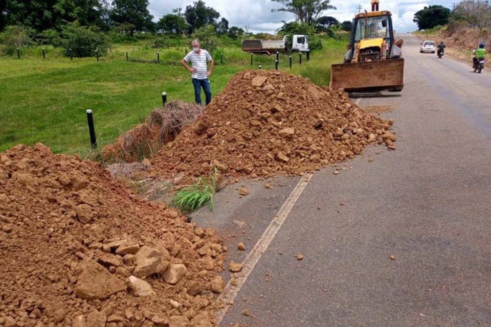 Equipe do DER realiza reparos na rede de drenagem de águas pluviais na RO-481